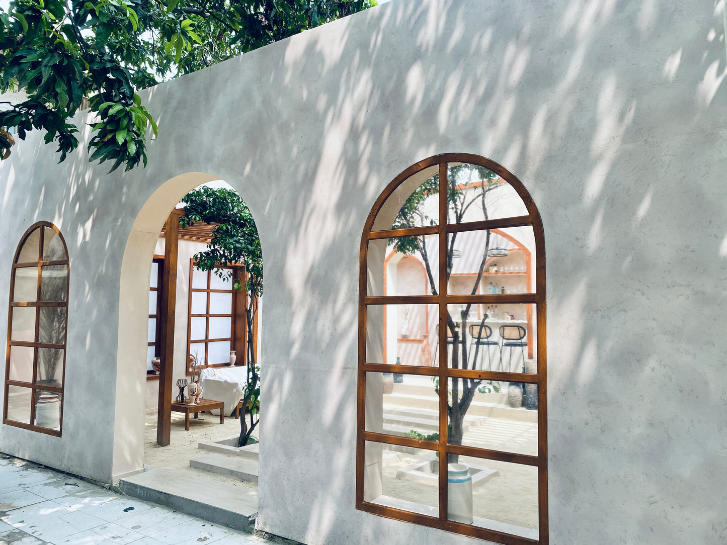 THE OASIS LOUNGE