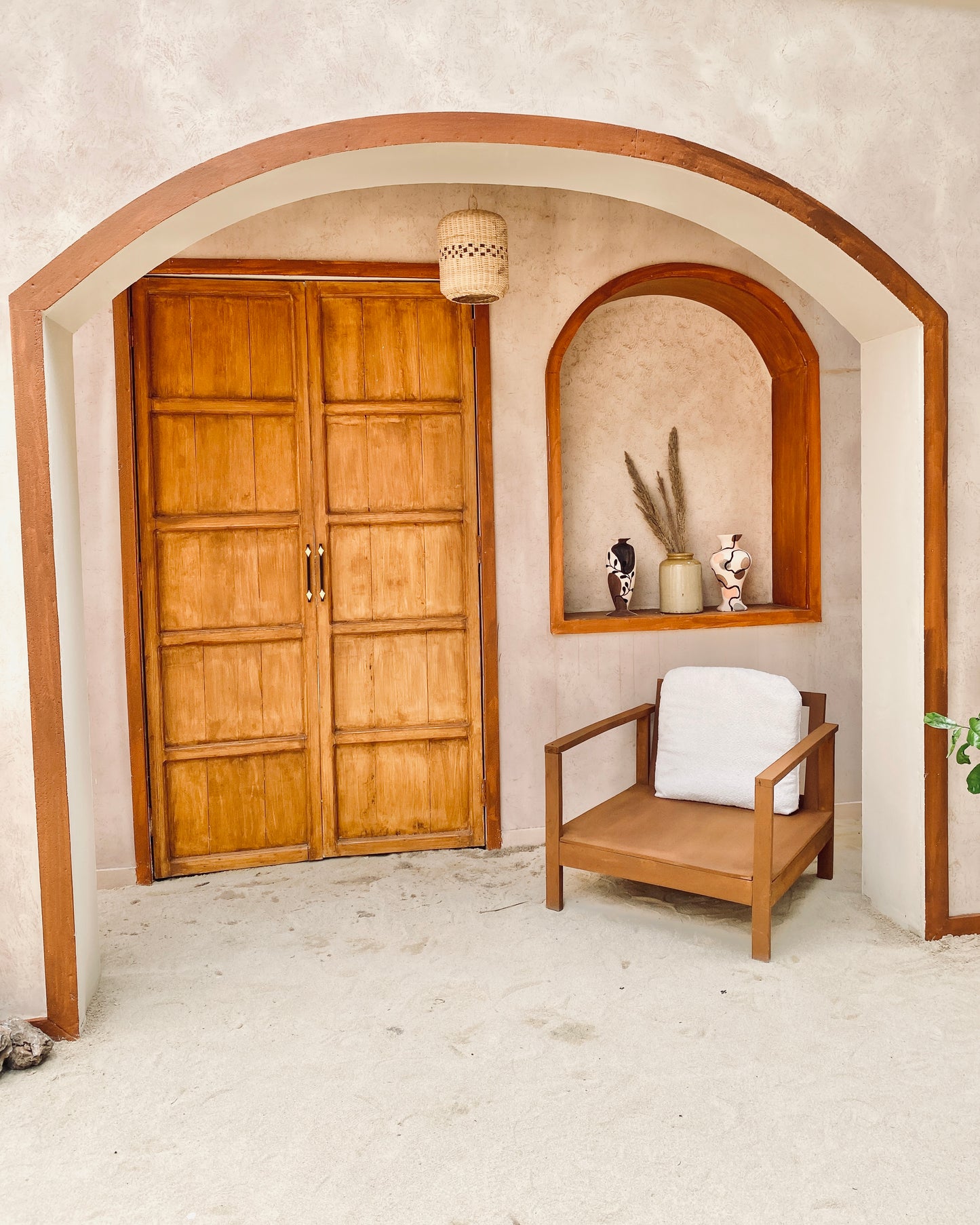 THE OASIS LOUNGE