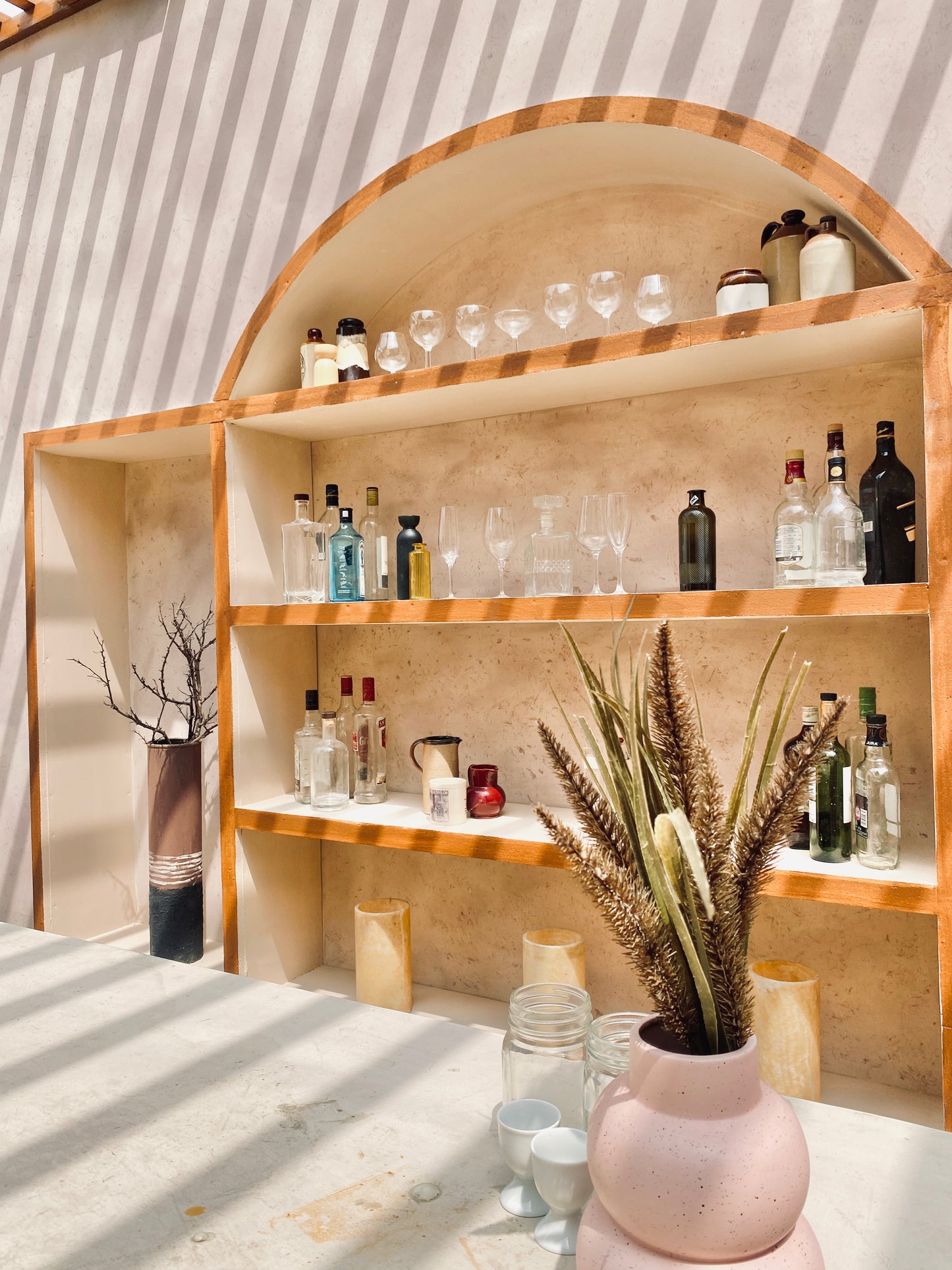 THE OASIS LOUNGE