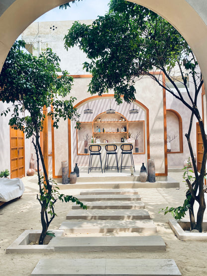 THE OASIS LOUNGE
