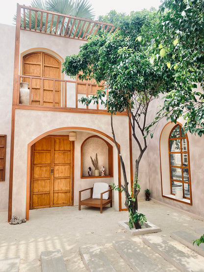 THE OASIS LOUNGE