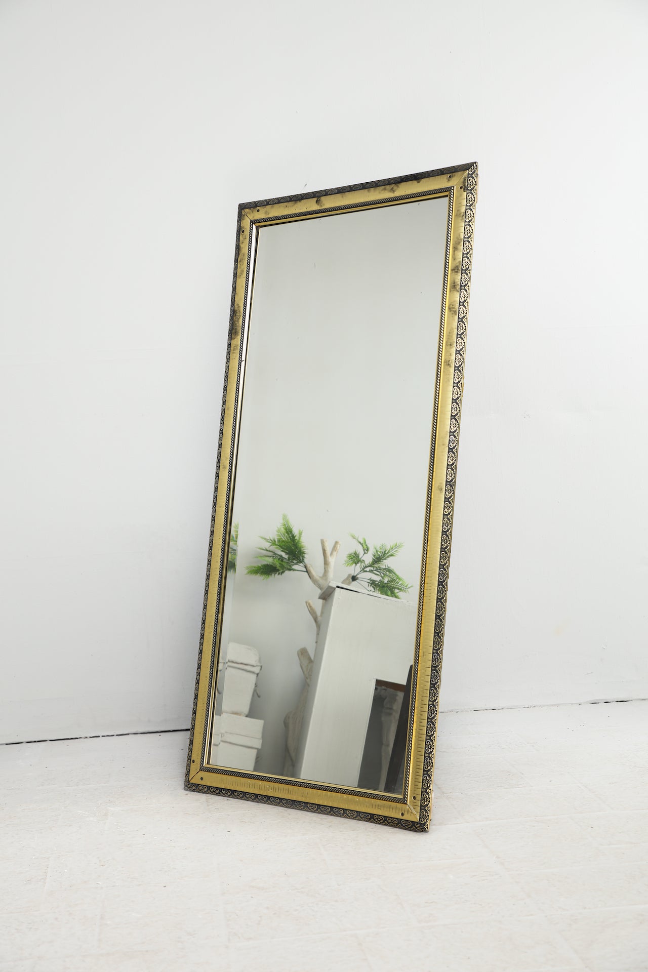 Mirror Stand